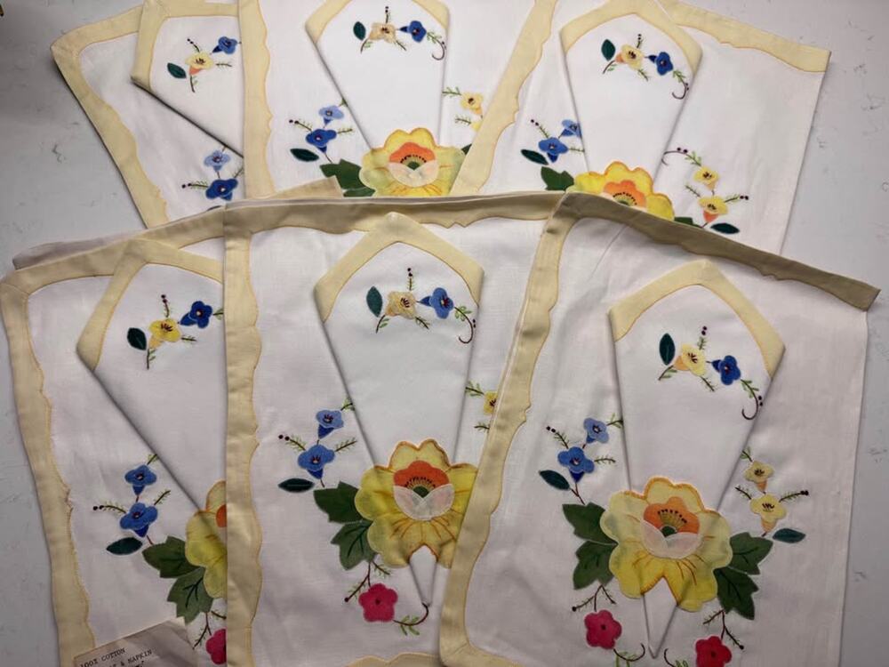 NIB Vintage 1950’s 6 Yellow Trimmed Floral Applique Placemat Napkin Set Buffums
